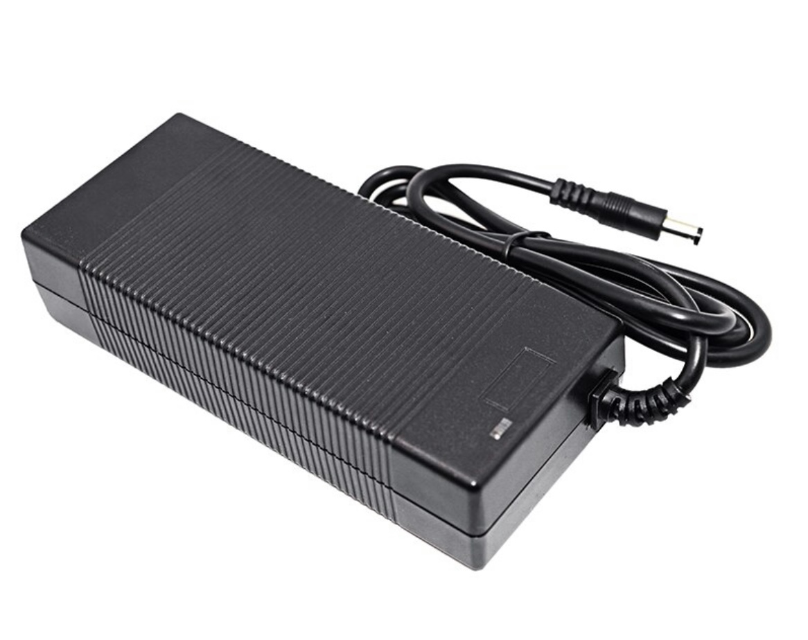 RKS CD15 Elektrikli Bisiklet Şarj Cihazı 1 RKS CD15 Elektrikli Bisiklet Şarj Cihazı